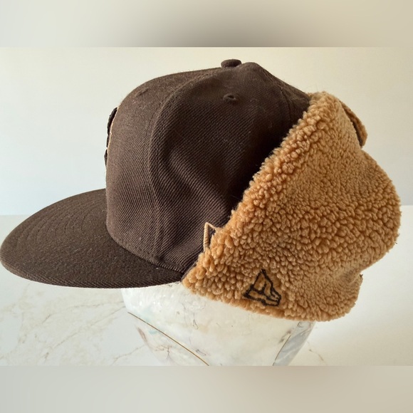 Toronto Blue Jays trapper hat with sherpa lining - Picture 7 of 14